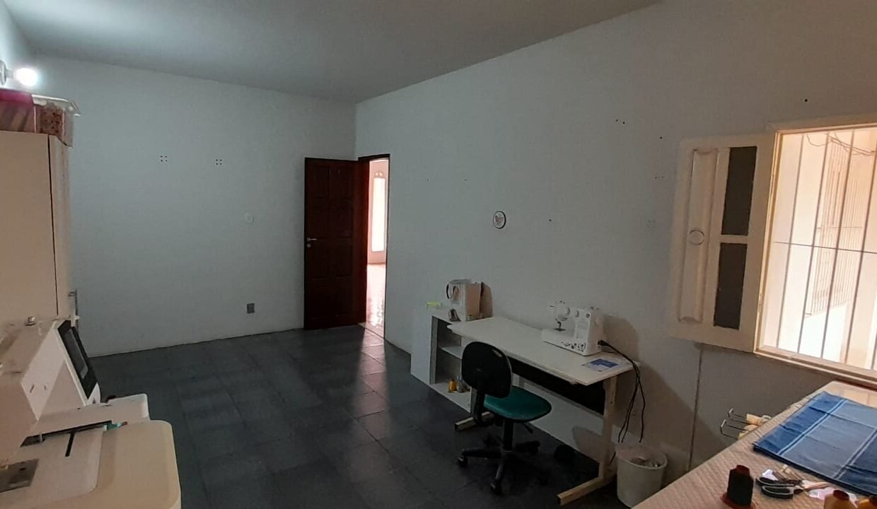 1000472649