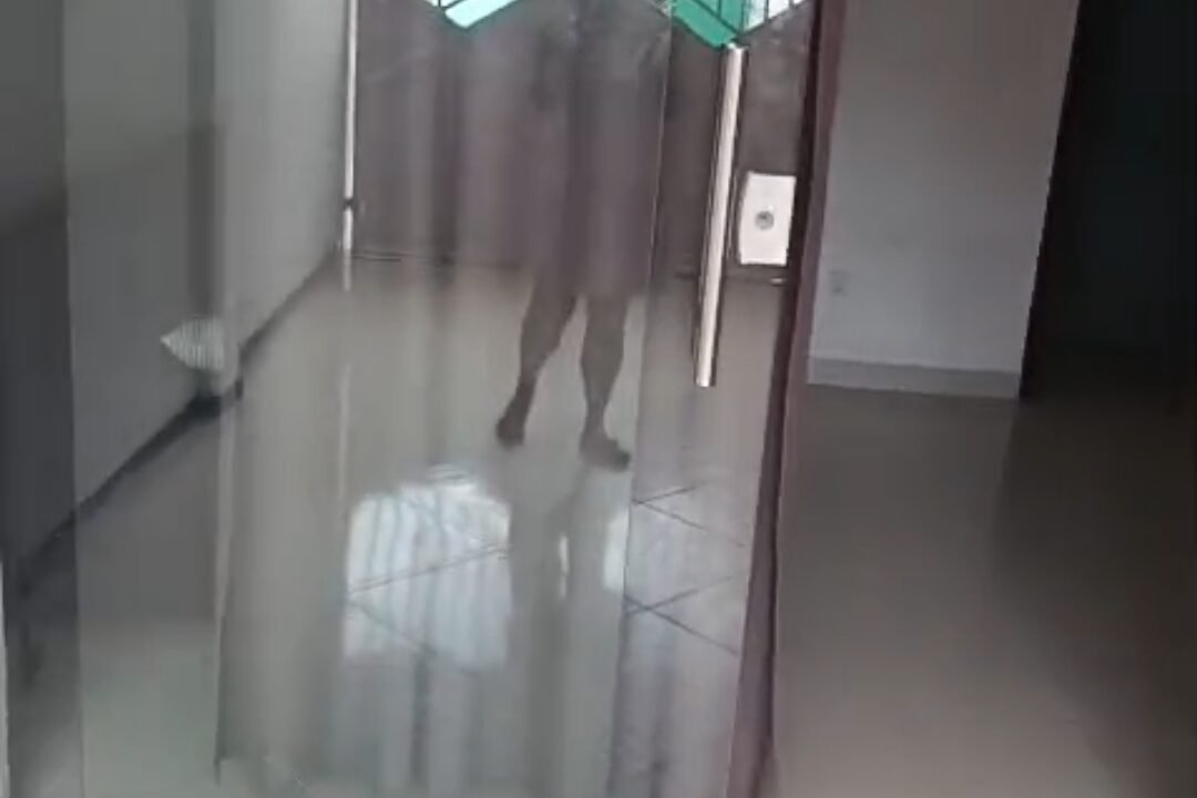 1000107098
