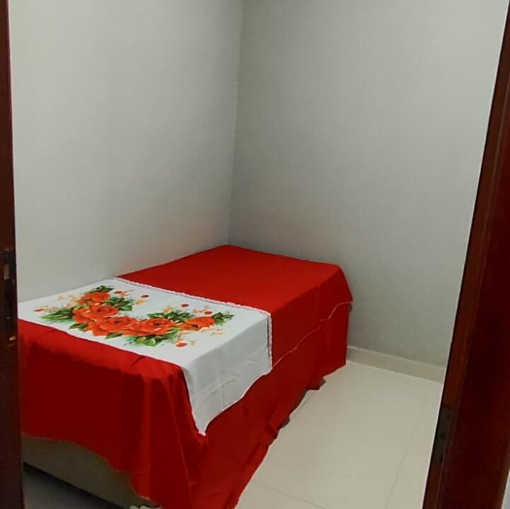 1000107136